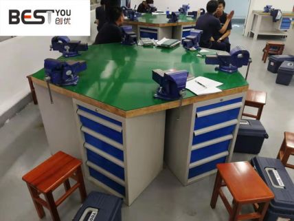 六工位榉木台面钳工台